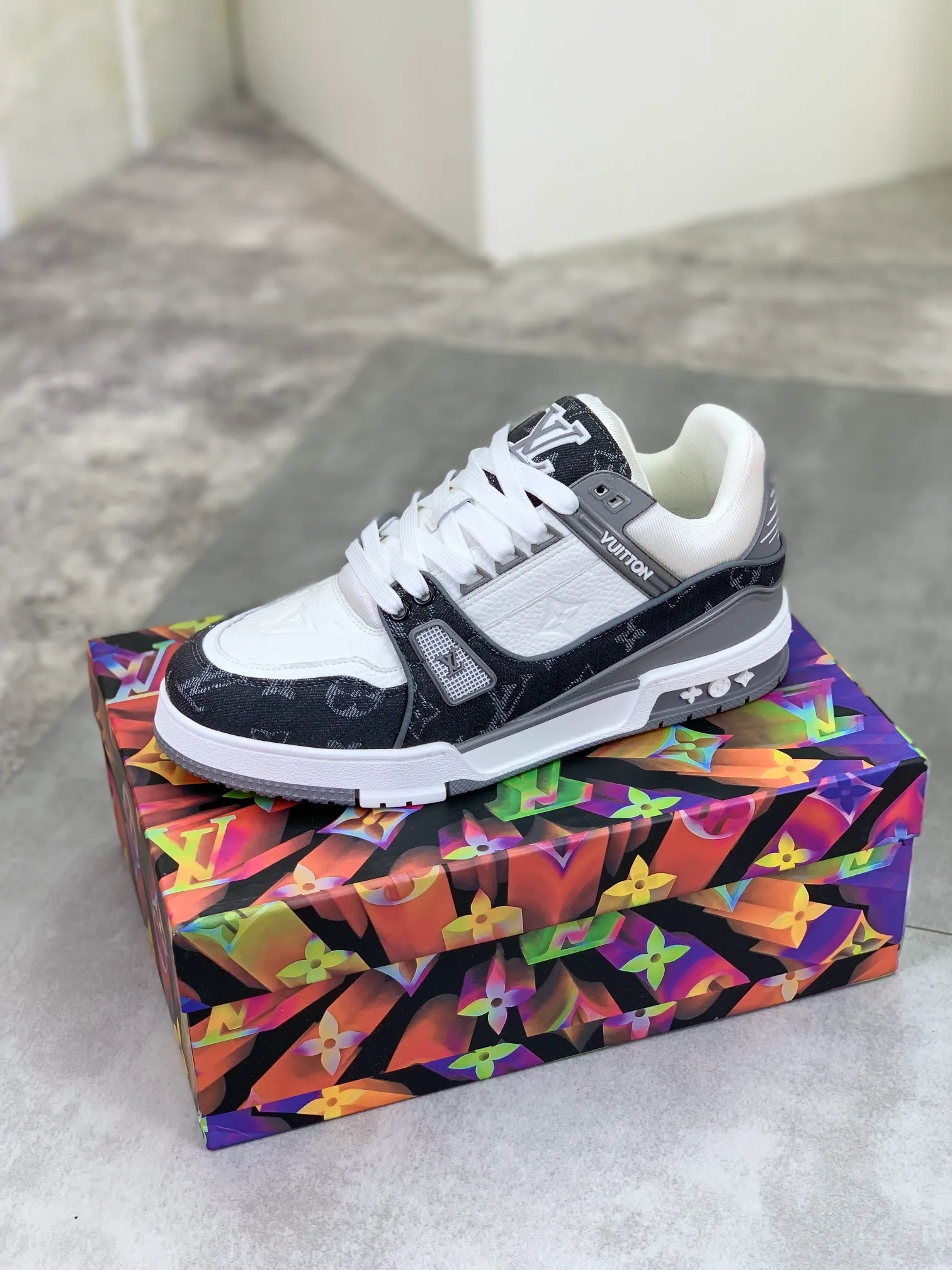 Men's shoes 💰P580 New style 💰💎💎Latest color High version 2025Louis*Vuitto* LV Traine Catwalk TRAINER outsole and fabric private model A shoe that definitely costs a lot of money and effort. This series was designed after the arrival of Vifgil. It is favored by many fans every season. Original TPU outsole Original packaging Men's size: 38-45 (46 can be customized) Color: White available (available from stock, super fast delivery)